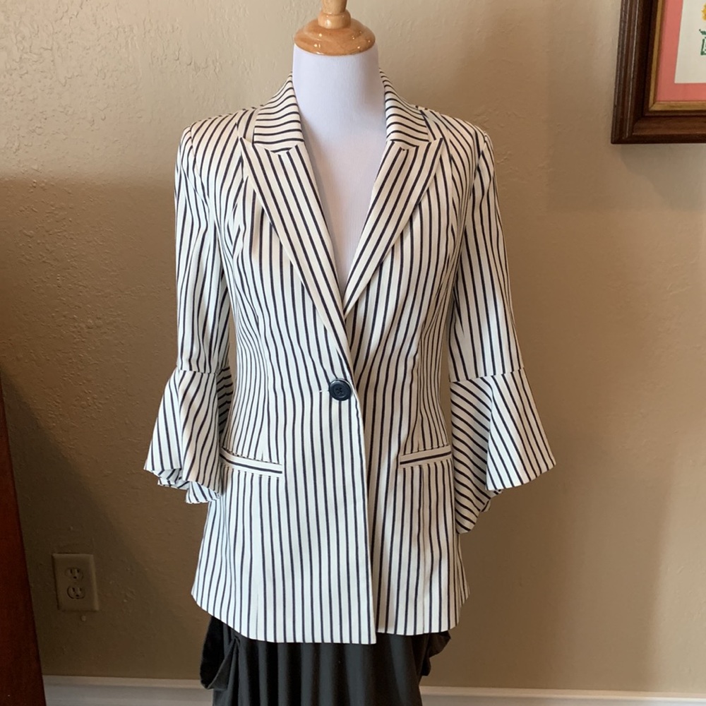 Cabi Flutter Sleeve Blazer